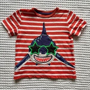Mini Boden Shark Appliqué Shirt Stars Sunglasses Red White Stripe Tee: 2-3Y